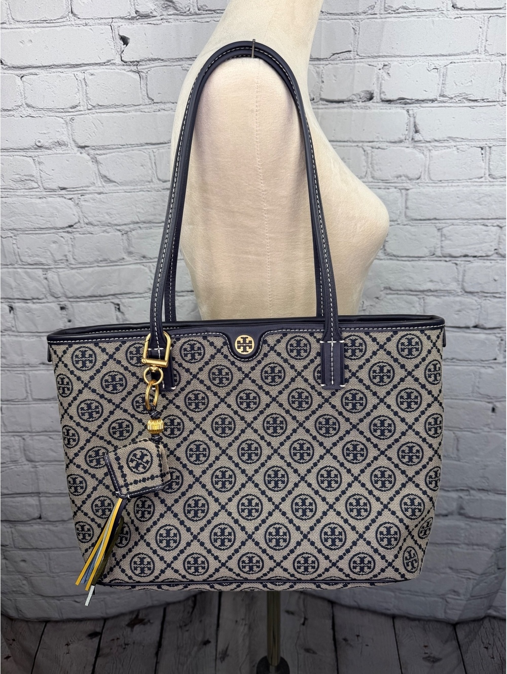 Tory Burch T MONOGRAM SMALL ZIP TOTE - Picture 3 of 14